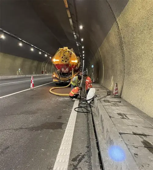 纳溪隧道排水渠清淤